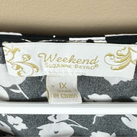 Weekend by Suzanne Betro Black & White Floral Notched Blouse - Picture 3 of 7